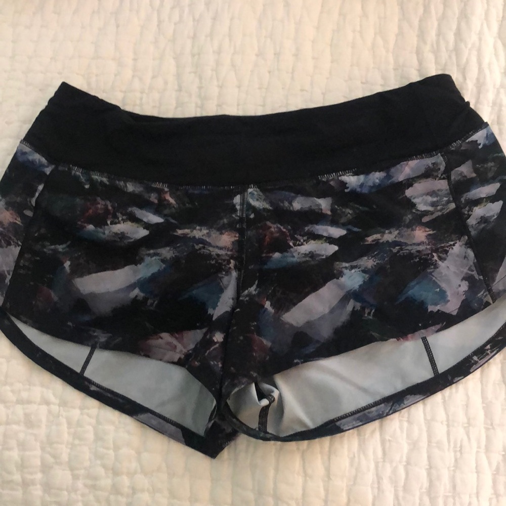 Lululemon shorts size 6